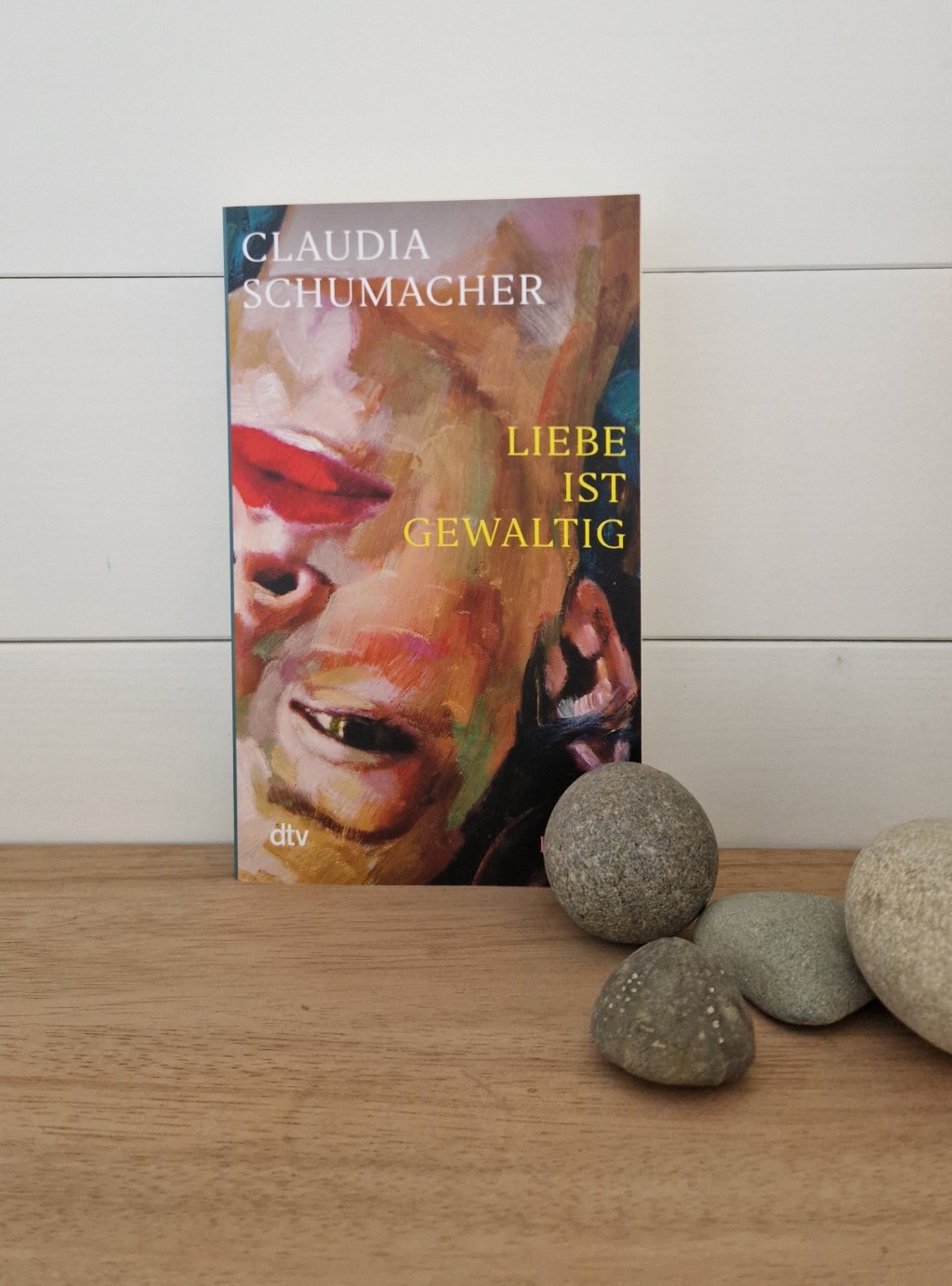 Claudia Schumacher: Liebe ist gewaltig&nbsp;[Rezension]