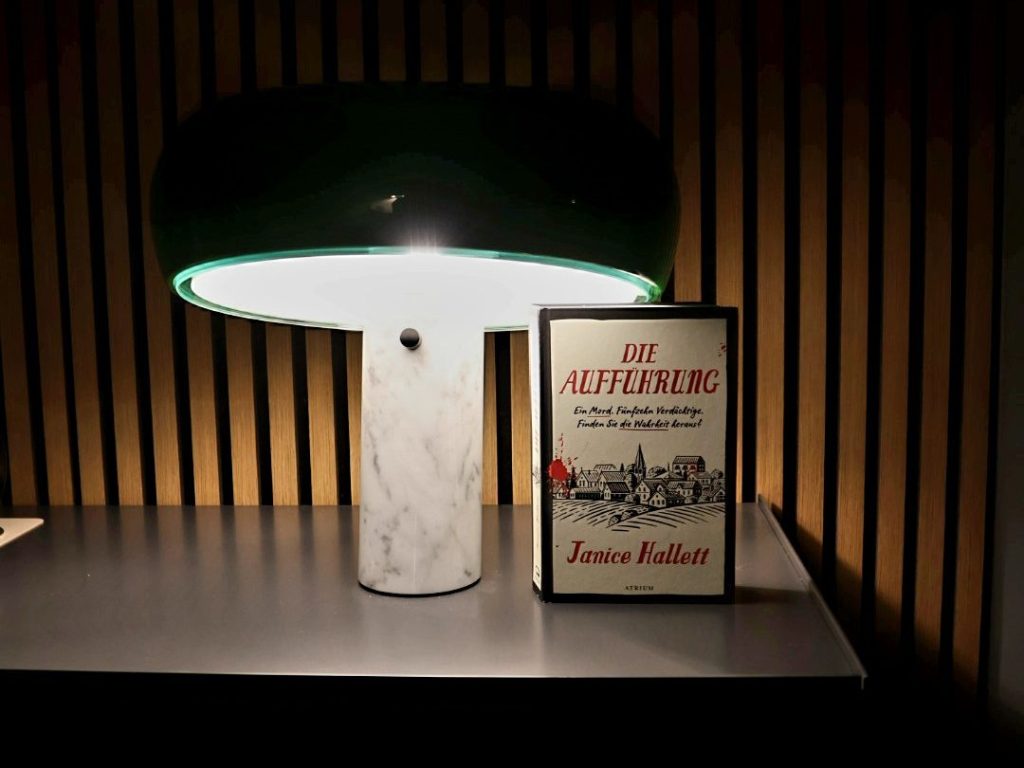 Janice Hallett: Die Aufführung&nbsp;[Rezension]